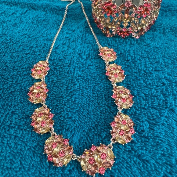 Floral Pink and Gold Necklace and Bracelet Set - Picture 2 of 3